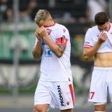 La déception de Reto Ziegler et Jan Kronig au coup de sifflet final.